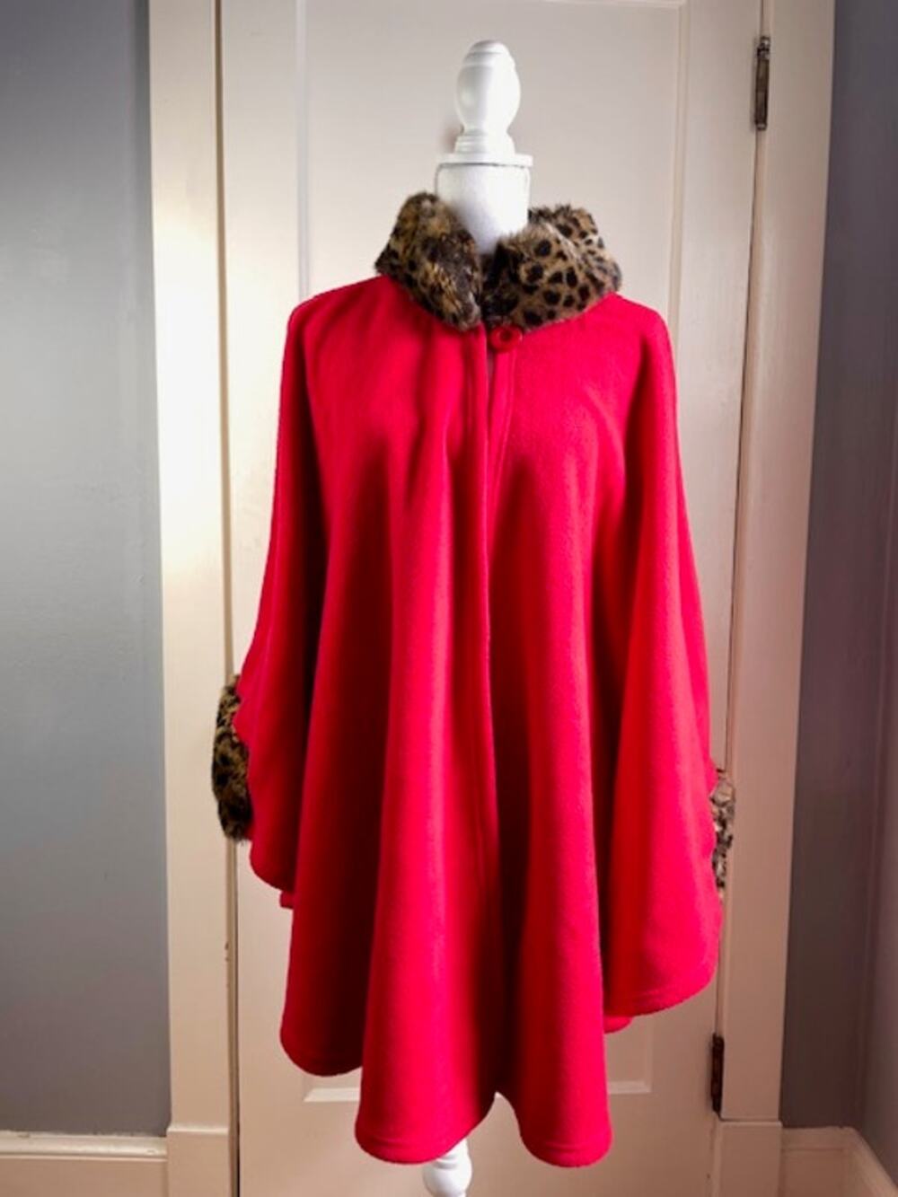 Parkhurst Red Fleece Cape Poncho Faux Leopard Fur Trim Made in Canada One Size